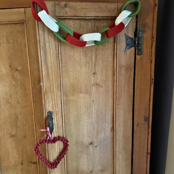 Merry Stitchmas Woolly "Paper" Chain Knitting Kit