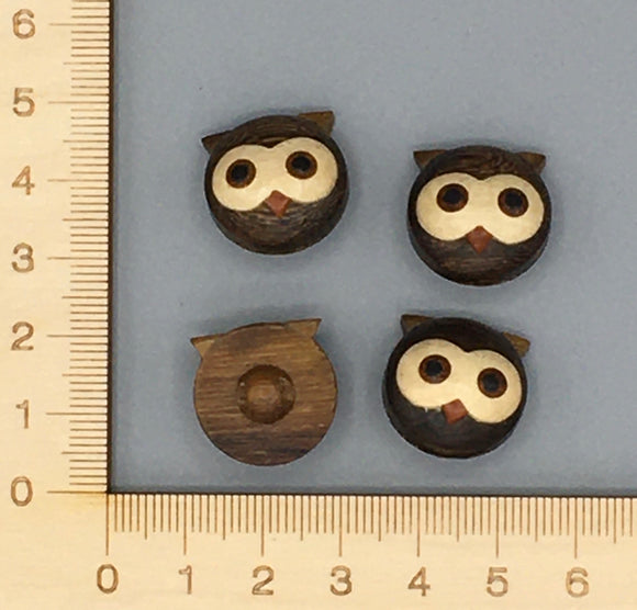 Wooden Owl Button B036